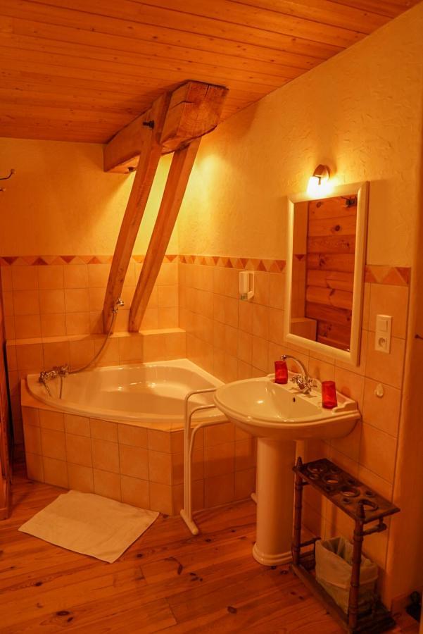 Le Moulin Du Bateau - Maison D'Hotes Leotoing エクステリア 写真